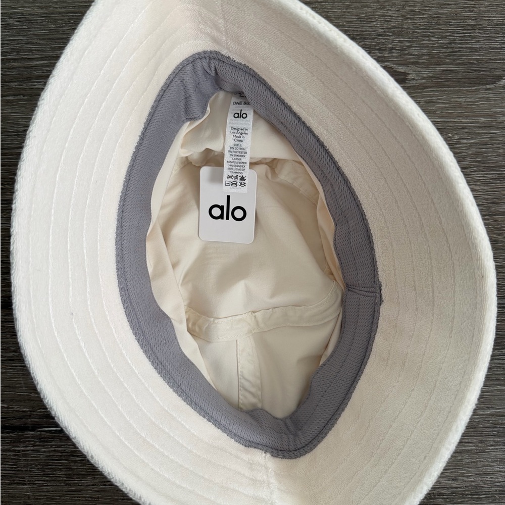 ALO Yoga Woman Soft Cream Hat - Picture 3 of 4
